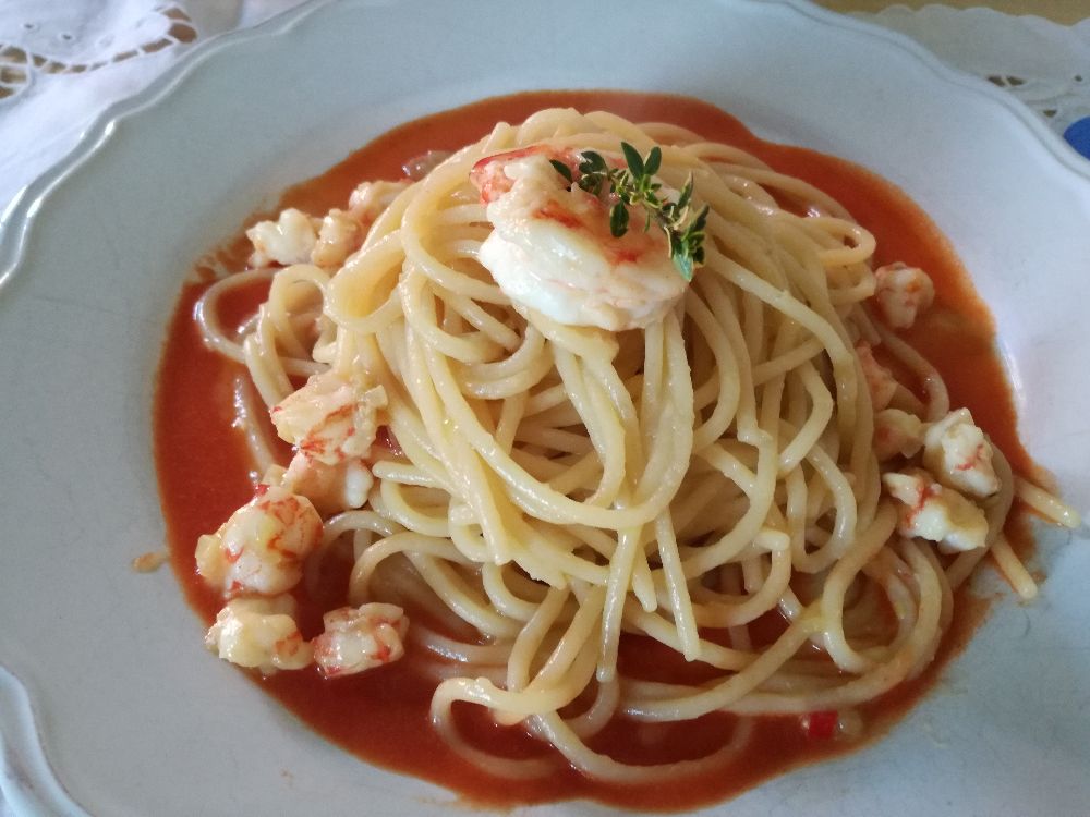 Spaghettoni con mazzancolle e sughetto di pomodorini grigliati