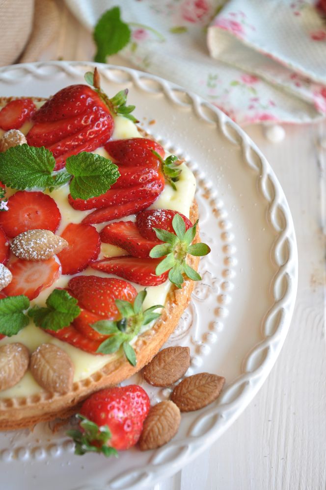 Crostata con crema pasticcera e fragole