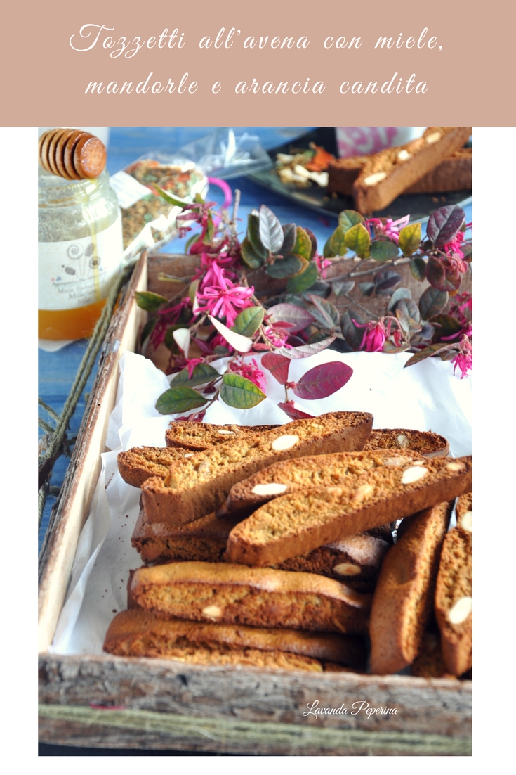 Tozzetti all'avena con miele, mandorle e arancia candita