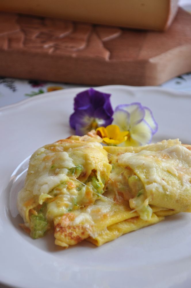 Crespelle con Fontina e verdure primaverili