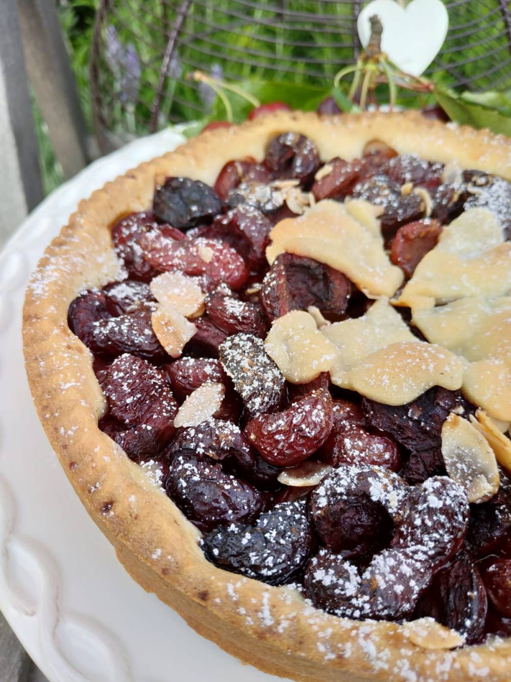 Crostata con ciliegie fresche