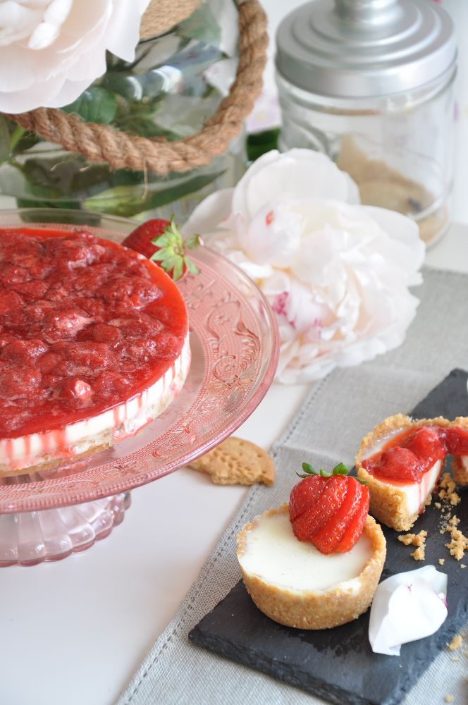 Panna cotta cake con fragole