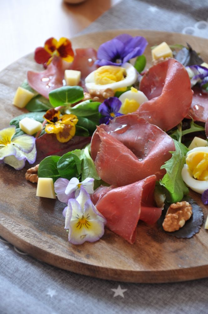 Antipasto Valdostano con mocetta, fontina e olio di noci