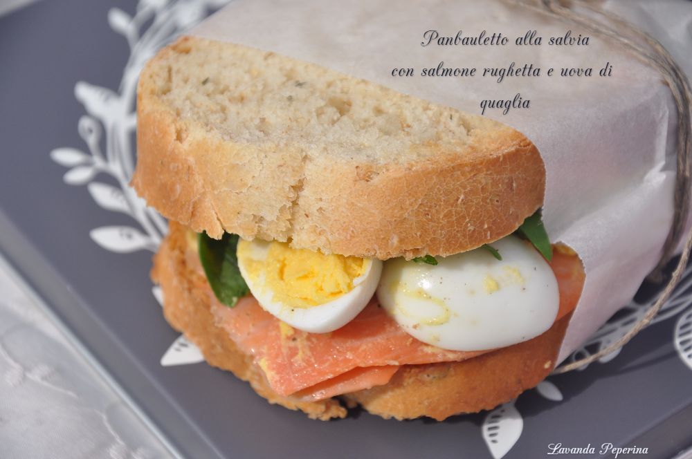 panbauletto alla salvia con salmone e uova lesse, ricette da picnic