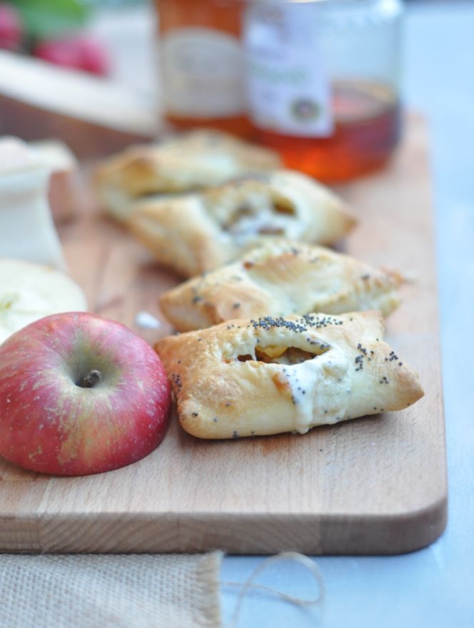 Mini strudel salati con fontina e funghi porcini
