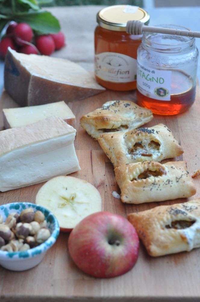 Mini strudel salati con fontina e funghi porcini