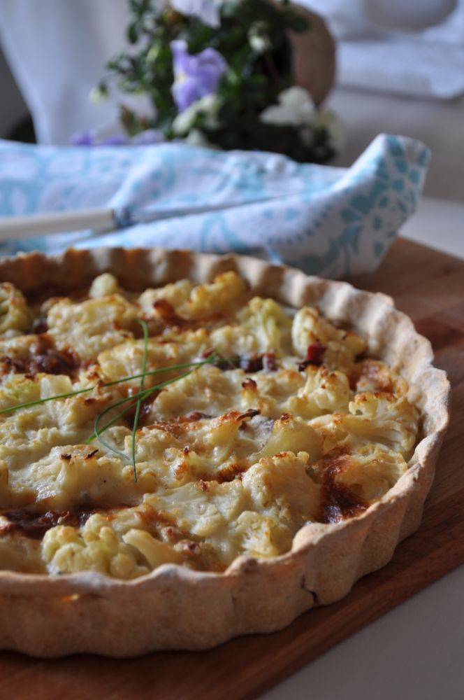 Torta rustica con cavolfiore e casera