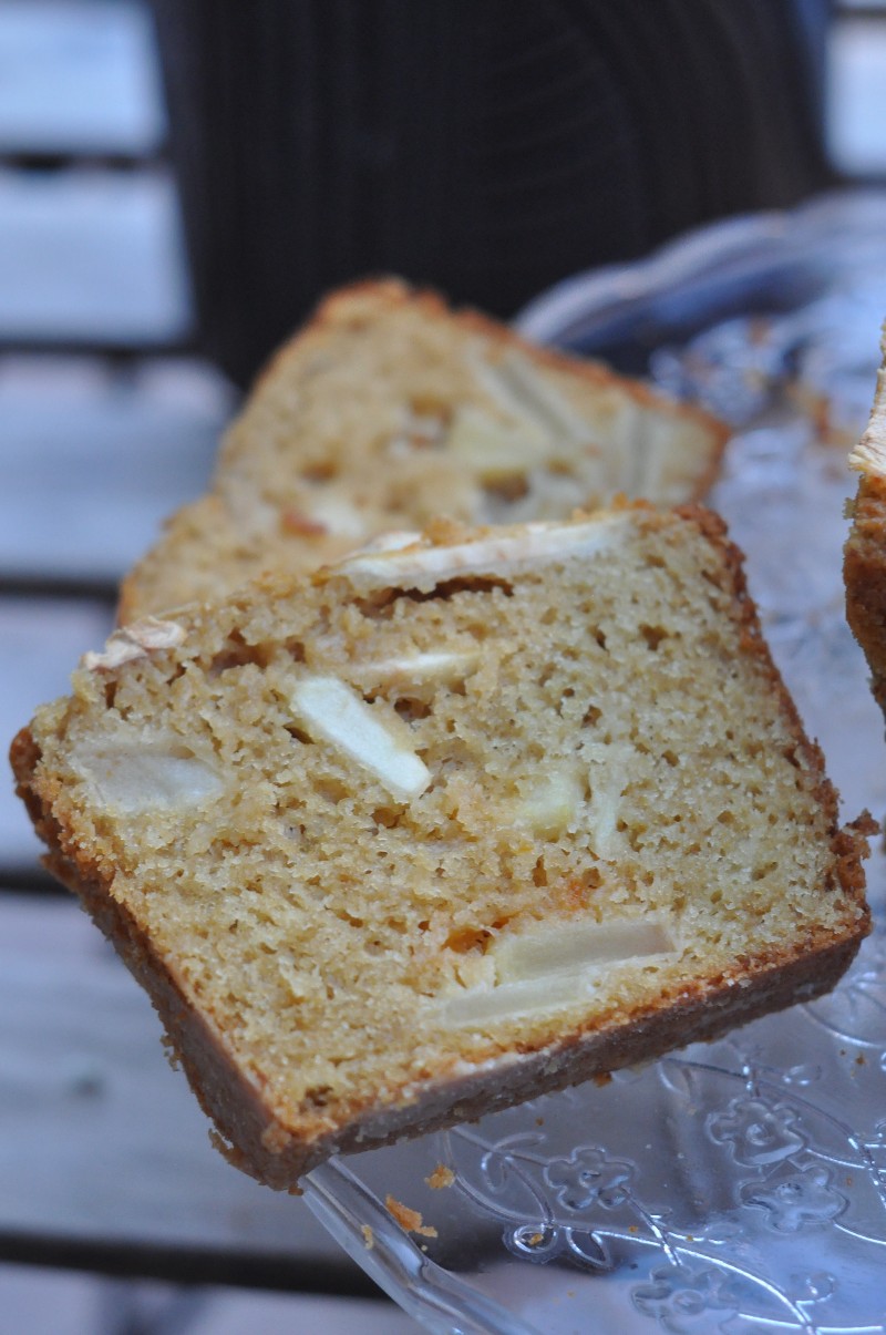 Plumcake alle mele e yogurt aromatizzato ai fiori di sambuco
