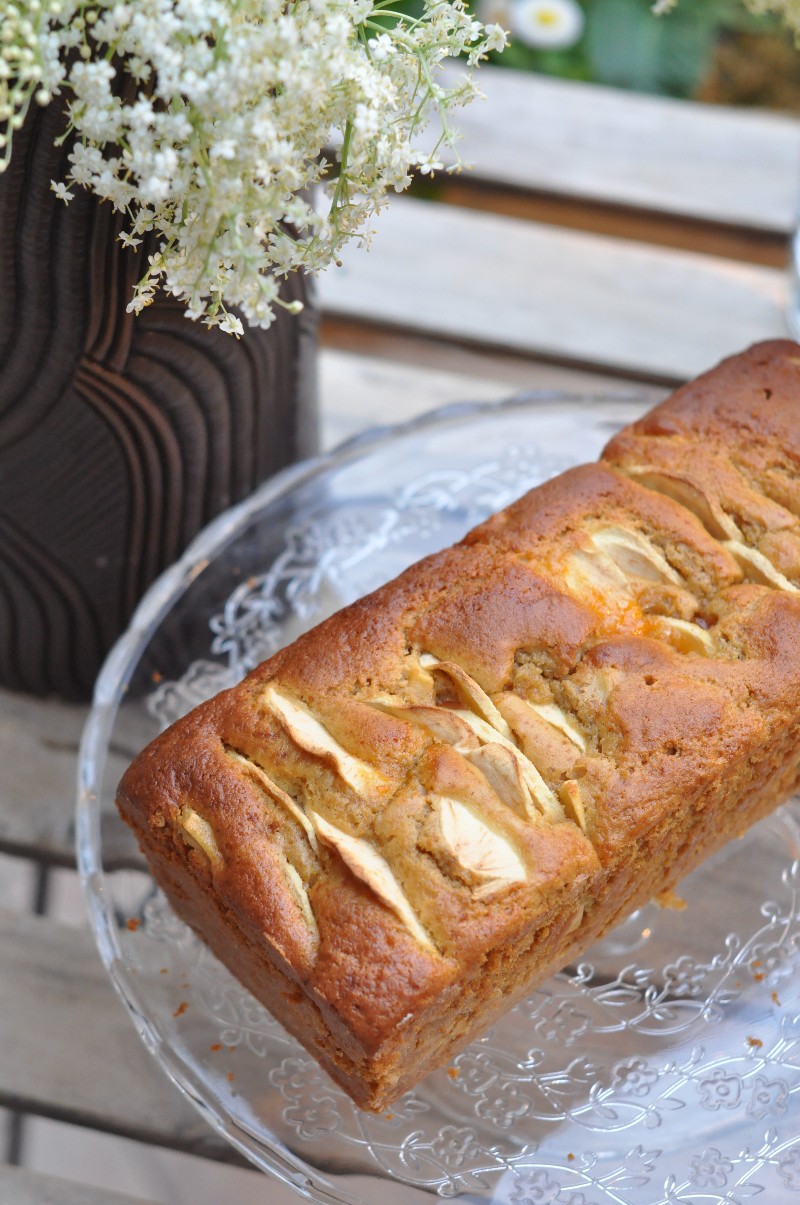 Plumcake alle mele e yogurt aromatizzato ai fiori di sambuco5